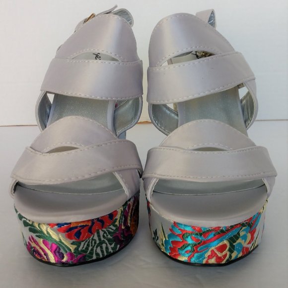 Qupid Gray High Heel Sandals With Floral Embroidery Pattern Block Heel NWD NIB - Picture 12 of 16